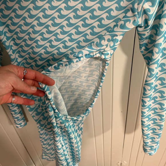 Sheer Dress Wave Pattern - Picture 3 of 3